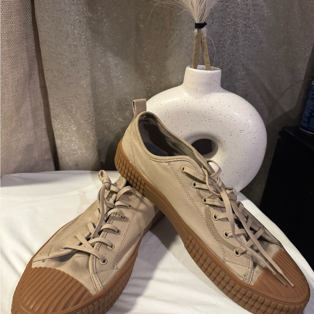 Tan and‎ Brown Low-Top Sneakers with Chunky Sole - Picture 3 of 7